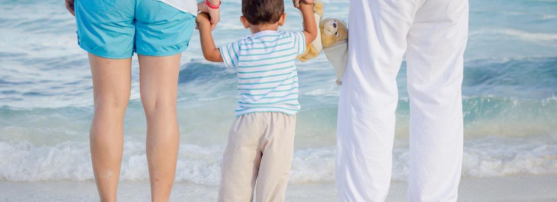 family, beach, child-1111818.jpg